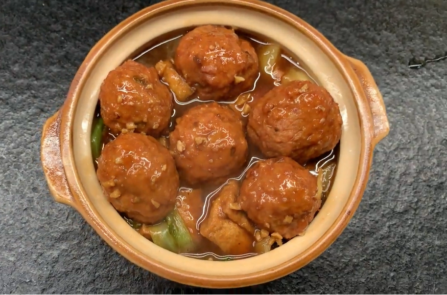 Lion's Head Donabe